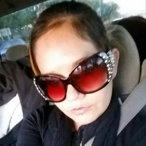 Meet your Posher, Brenda